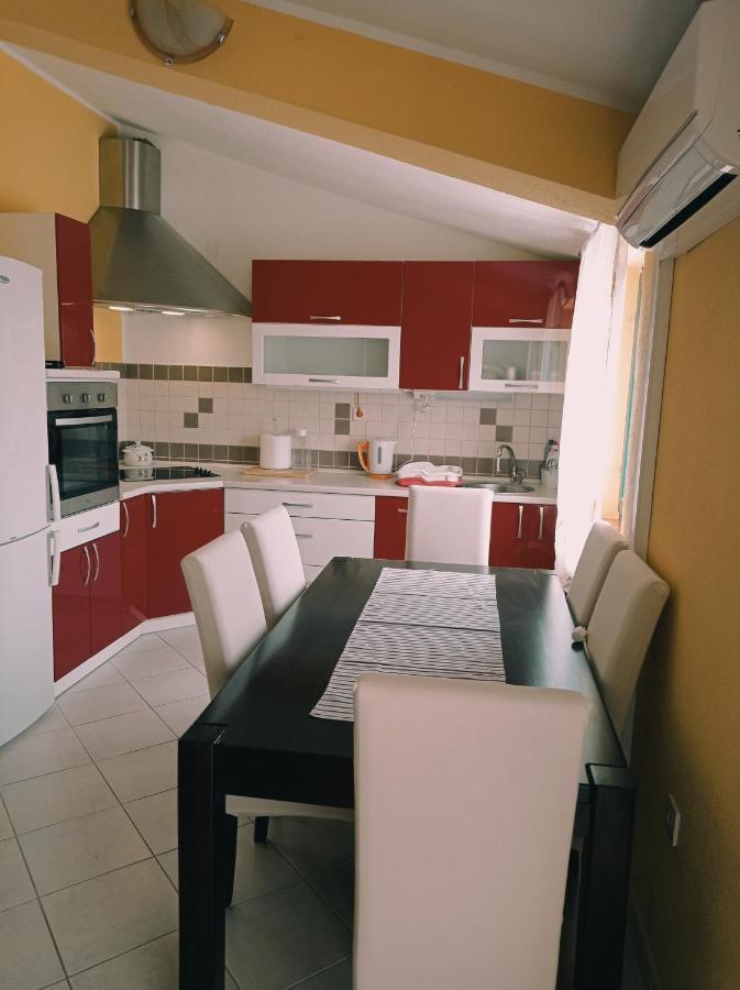Apartment Silvija Vinisce Exterior foto