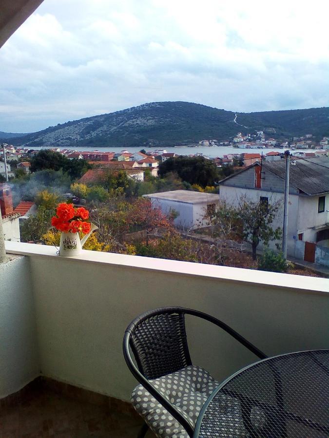 Apartment Silvija Vinisce Exterior foto